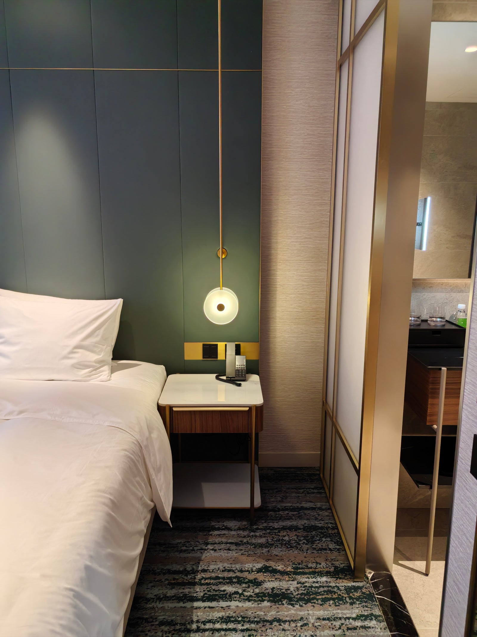 Hilton Garden Inn Auckland mockup room 02