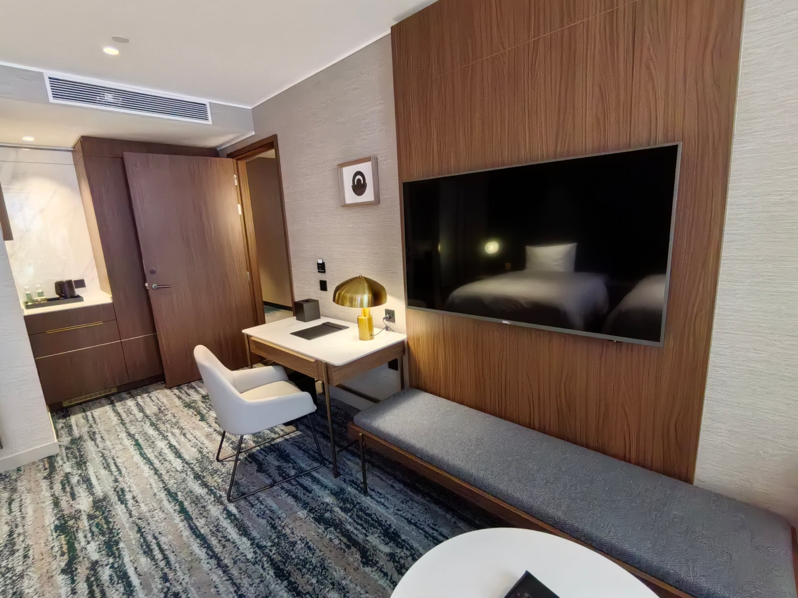 Hilton Garden Inn Auckland mockup room 04