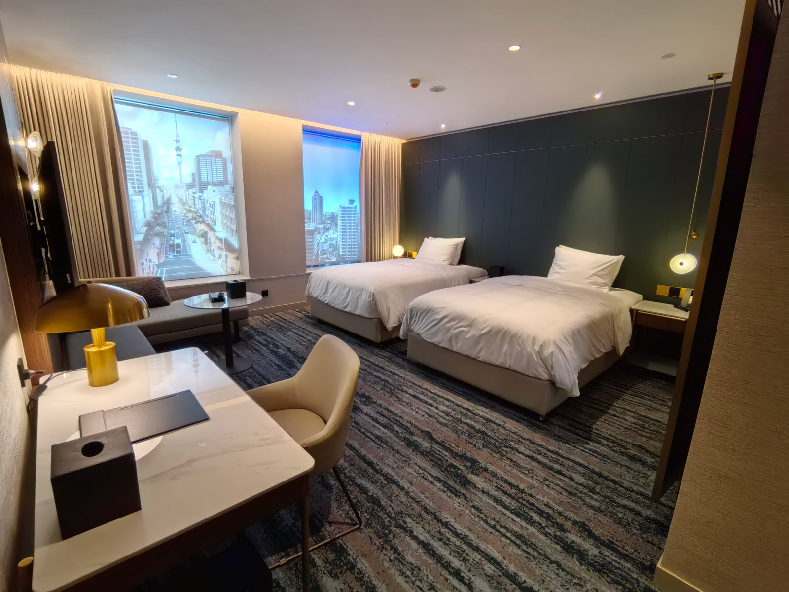 Hilton Garden Inn Auckland mockup room 06