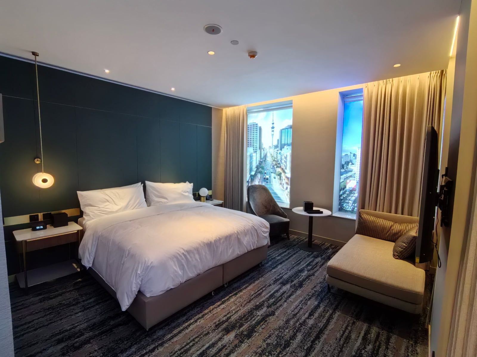 Hilton Garden Inn Auckland mockup room 10