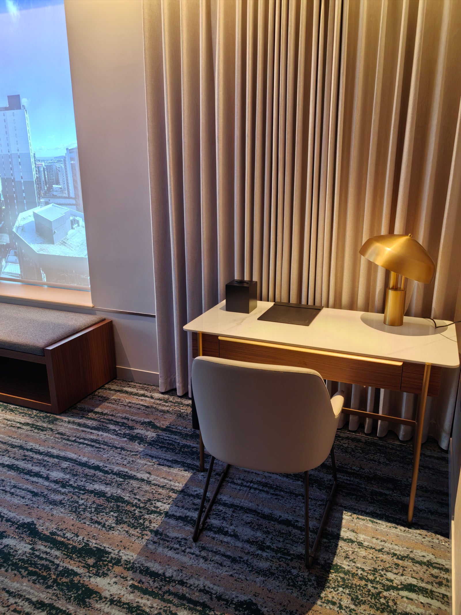 Hilton Garden Inn Auckland mockup room 14