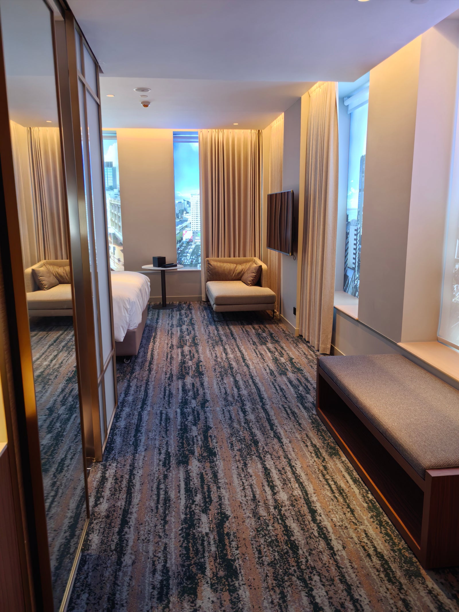 Hilton Garden Inn Auckland mockup room 15