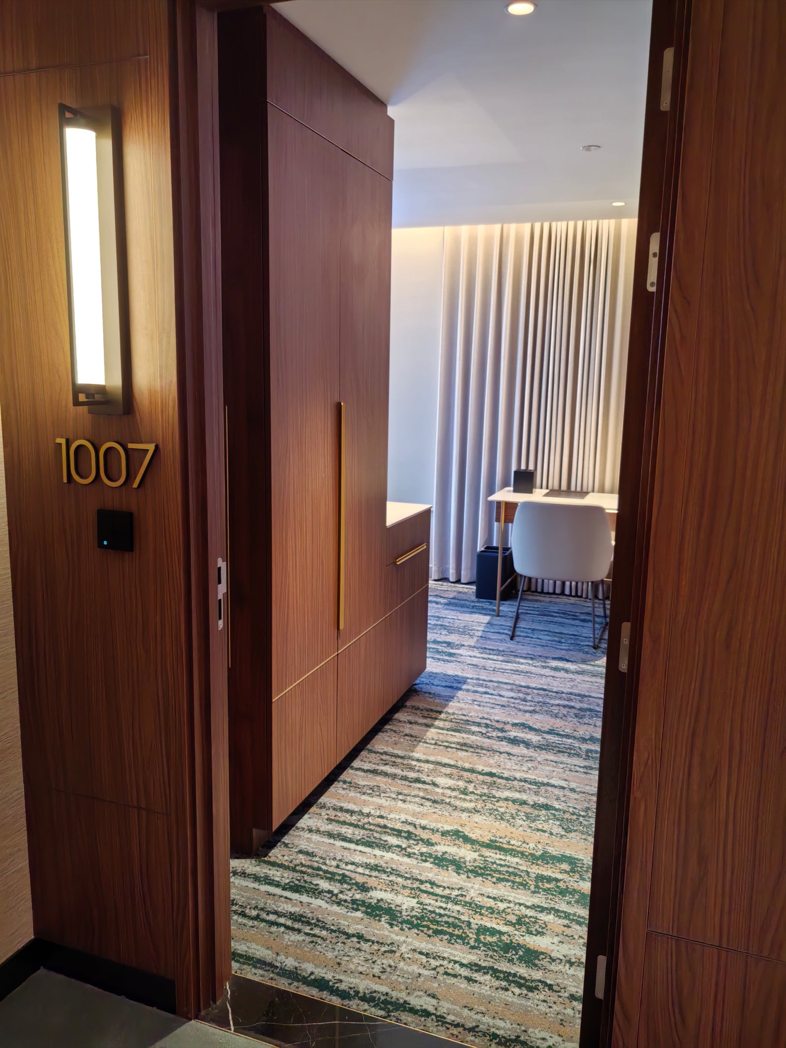 Hilton Garden Inn Auckland mockup room 16