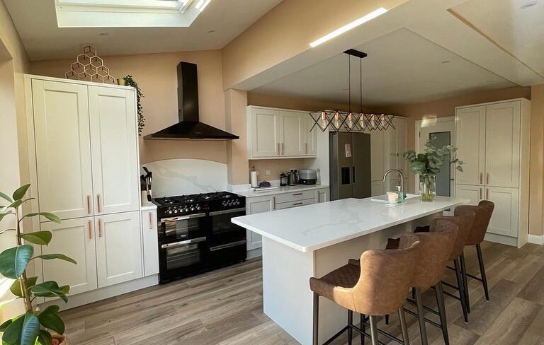 Bastille Shaker Kitchen in Legno White Grey with Quartz Island & Belfast Sink | Dublin hero