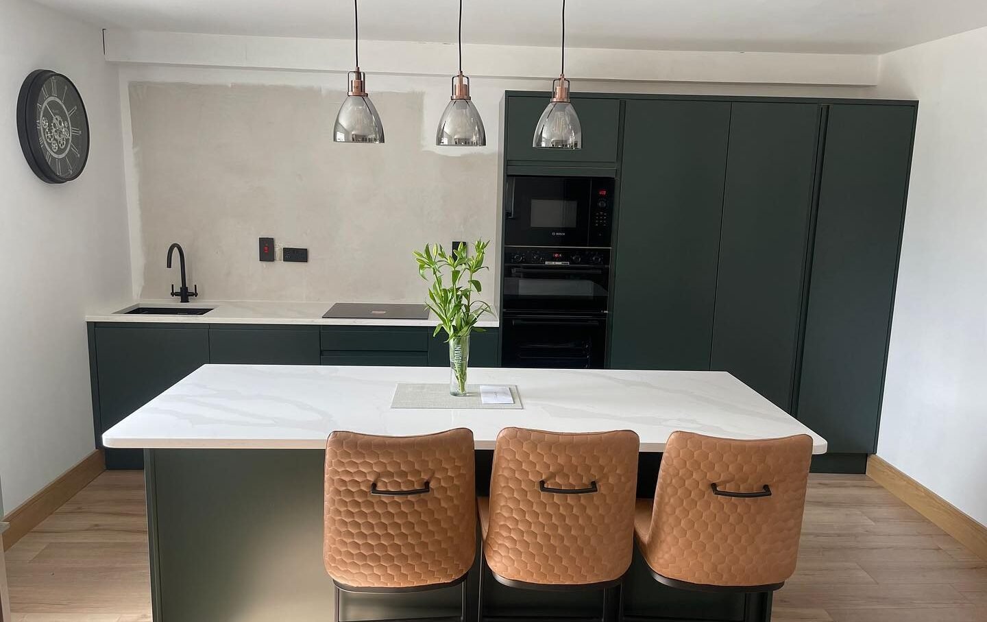 Handleless Painted Conifer Kitchen with Calacatta Oro Quartz | Dublin hero