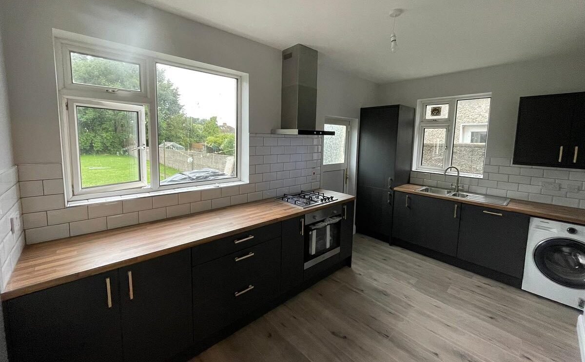 Contemporary Kitchen Transformation with Mather Door in Legno Graphite hero