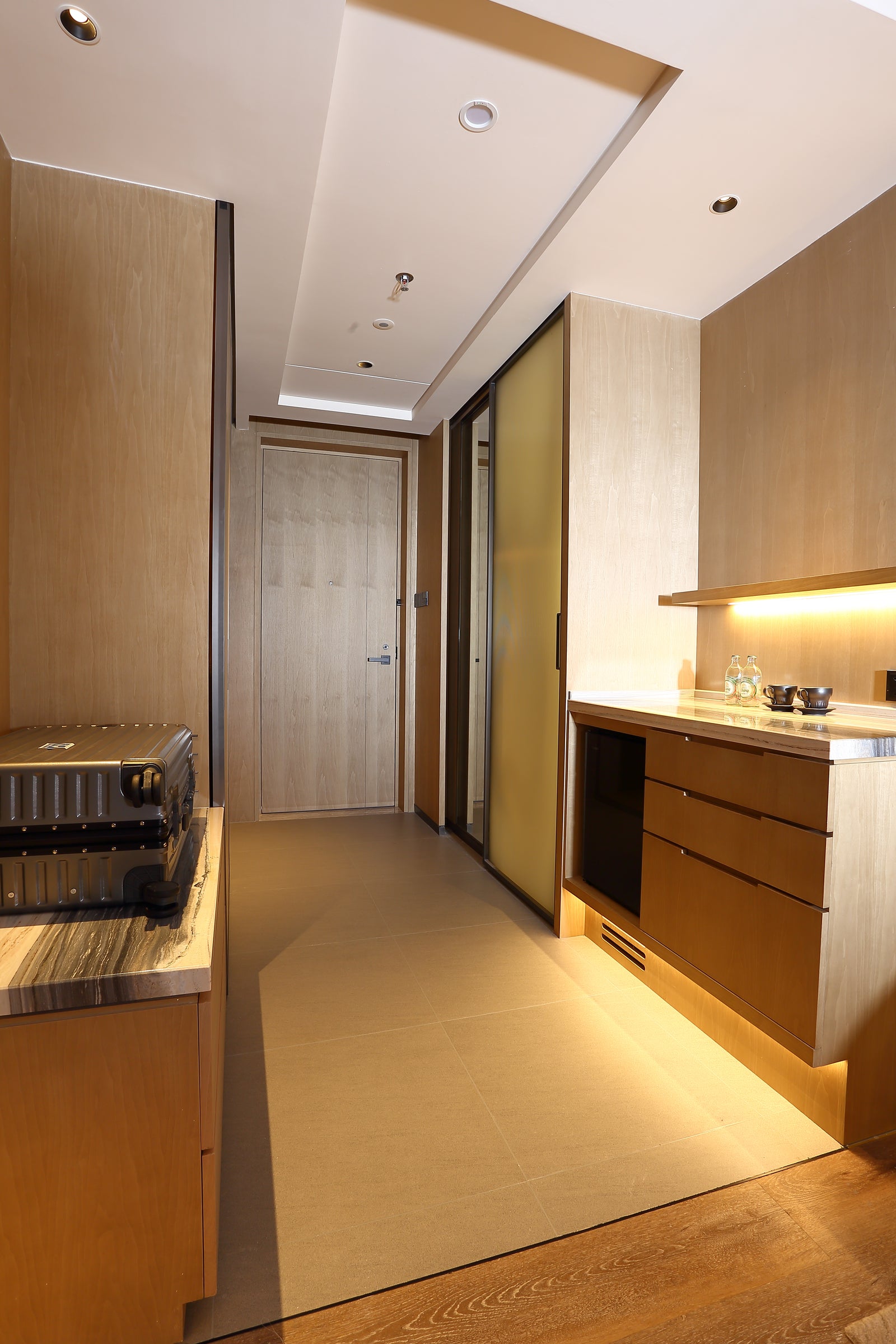 Courtyard by Marriott Model Room 05