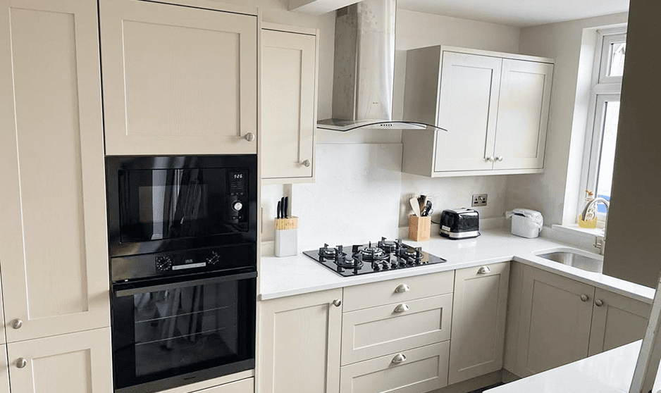 Painted Shaker U-Shaped Fitted Kitchen in Mussel hero